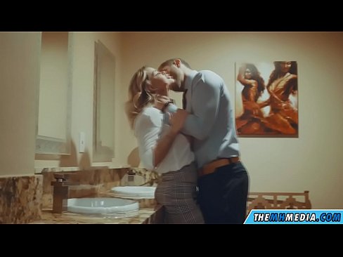 ❤️ وقتی یک بلوند بی تنه شما را در یک دستشویی عمومی اغوا می کند ❤ ویدیو پورنو در fa.port-amurasso.ru ☑